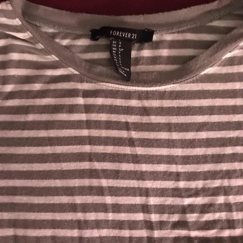F21 Gray and White Stripped Tee 🍭 - Picture 2 of 4